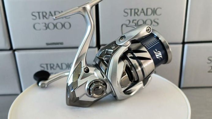 Катушка Shimano Stradic FM C2500S 6+1BB 5.1:1